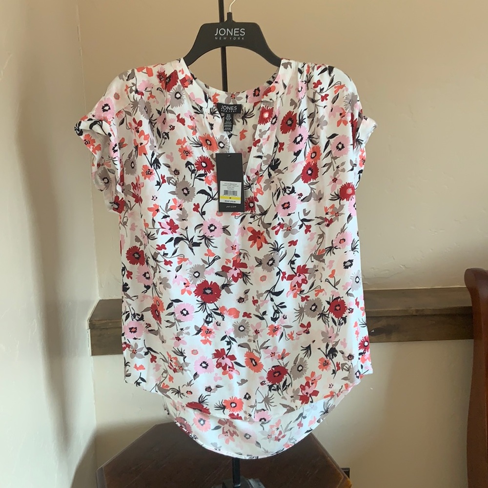 Jones V-neck floral pullover top